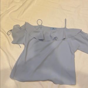 CeCe Cold shoulder top